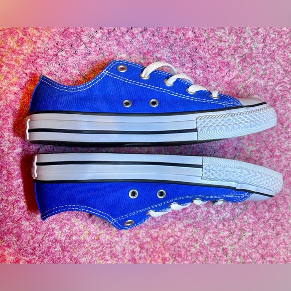 NEW NEVER WORN royal blue Converse size 2 youth - Picture 5 of 6